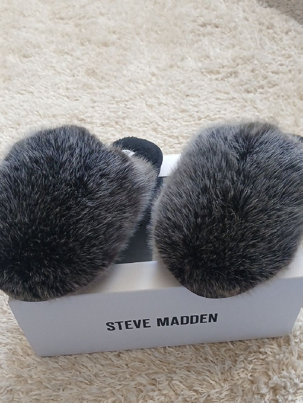 NWOT STEVE MADDEN POOF SLIPPERS